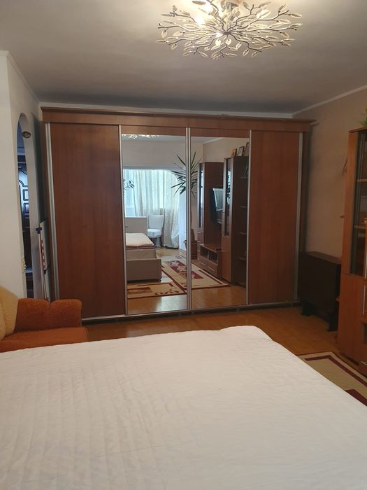 Închiriez garsoniera