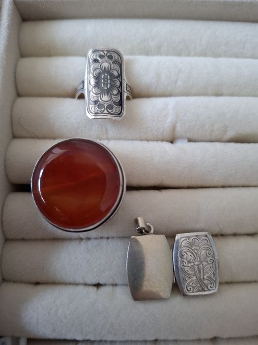 Продаетя серебренные изделия