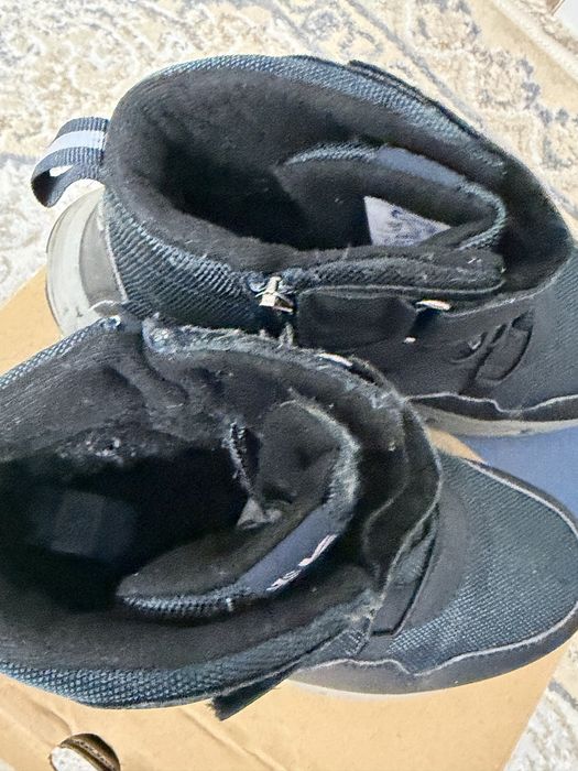 Продам демисезонные ботинки на мальчика