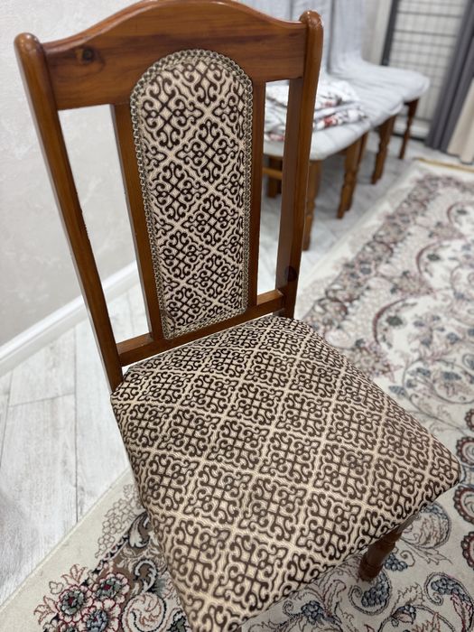 Продам стол со стульями комплект