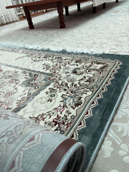 Новый ковер шелковый