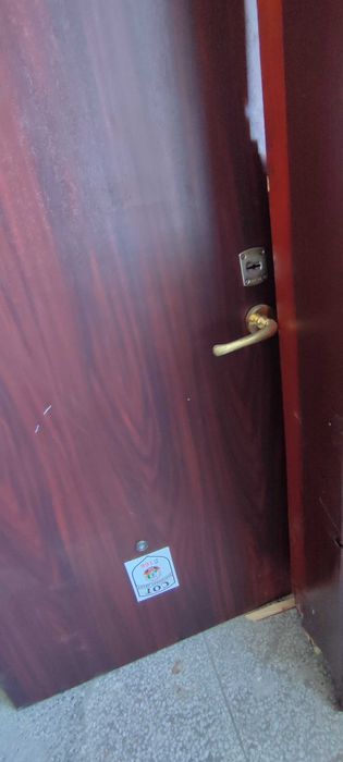 Метална входна врата