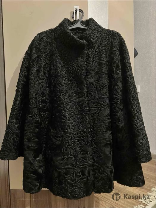 Пальто каракулевое, накидка