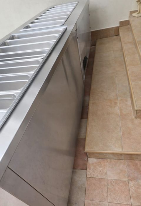 Vitrină rece salate și masă caldă (bain marie)