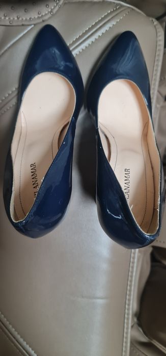 Pantofi stiletto noi fără eticheta.  Superbi.