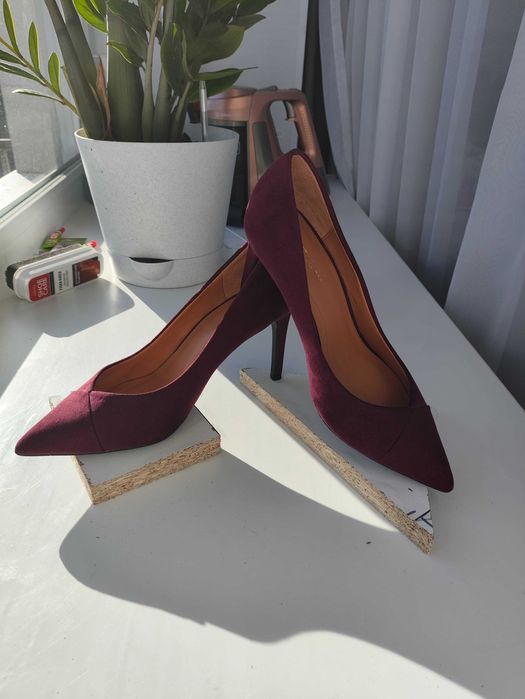 Туфли замшевые Zara цвета бордо