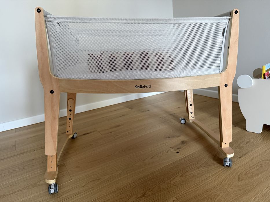 SnuzPod Studio – pătuț bebe tip co-sleeper, stare excelentă + extra accesorii