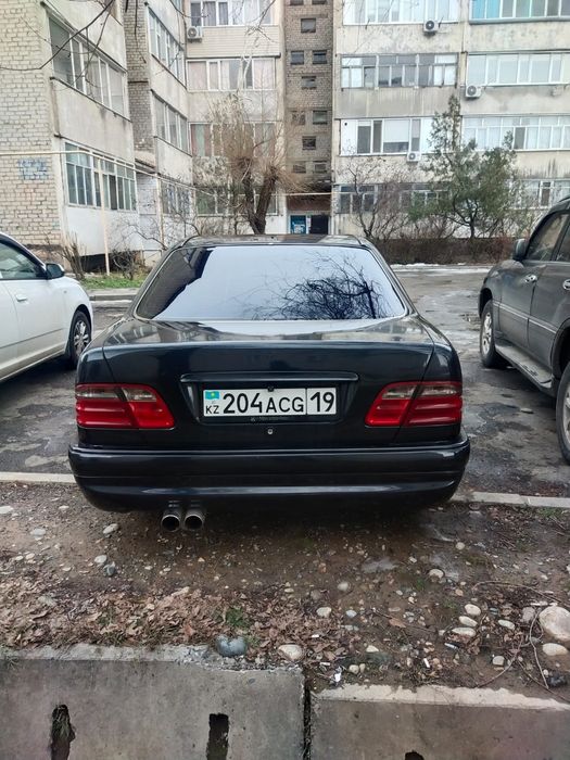 Продаем мерс 280 газ бензин. Торг будет