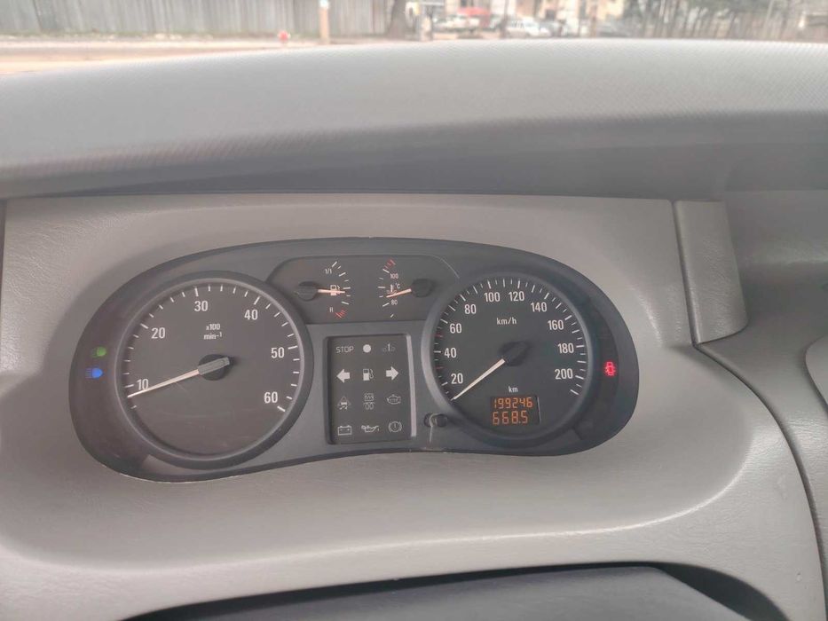 Opel vivaro 1.9 дизел макси база