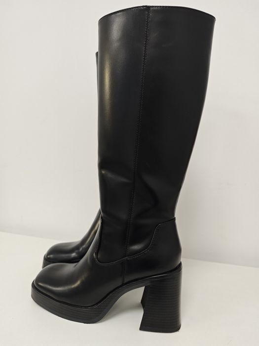 Високи ботуши на платформа Bershka, 40