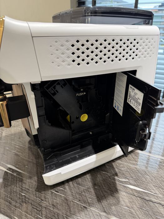 Автоматична кафемашина Philips Серия 5400 EP5443/70