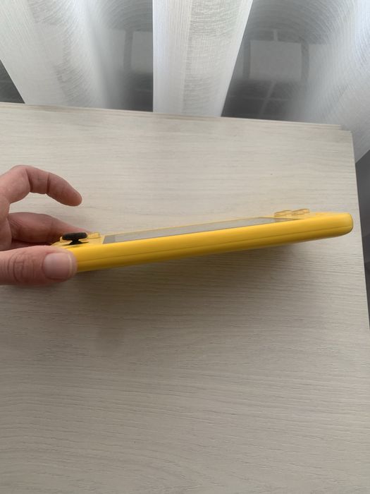 Продам игровую консоль