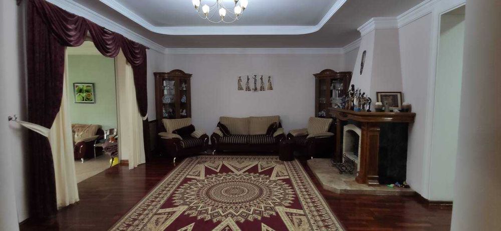 Срочно! Дoм 10 koмнат 6 сот Азербайджанский центр. Для жизни и бизнеcа