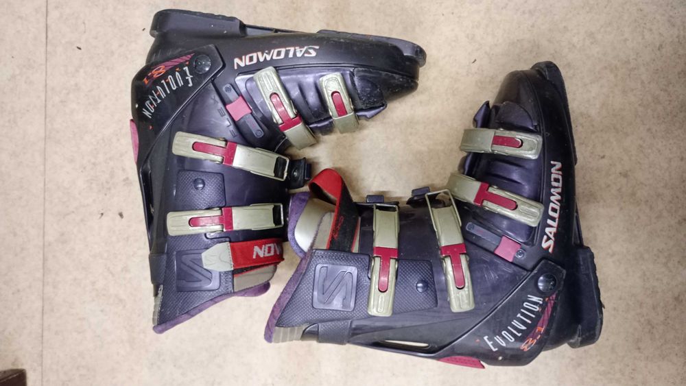 10 чифта ски и сноуборд обувки+дъска Burton