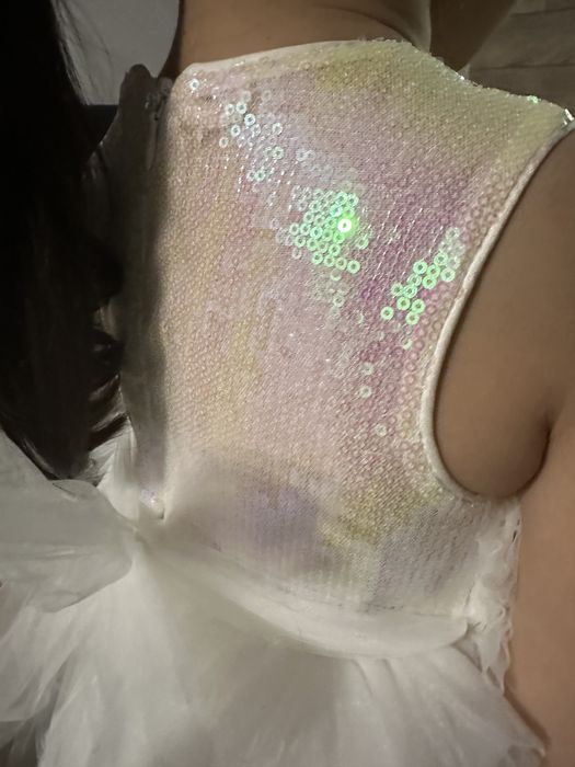 Продам сияющее платье на девочку 2-3 года