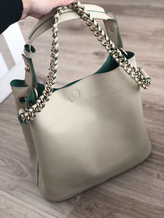 Дамска чанта в бежов цвят