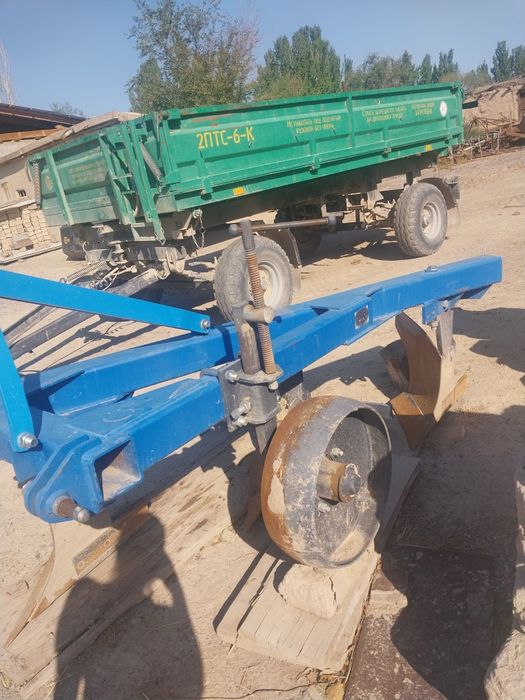 Плуг трёх корпусный