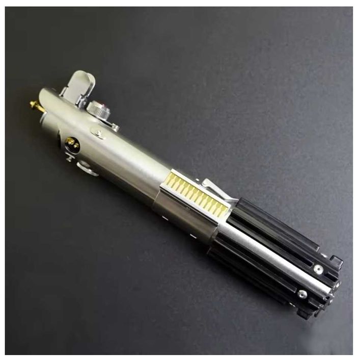 Sabie Star Wars Ep7 Graflex Neopixel cu Proffie 3.9 de la 89Sabers NOU