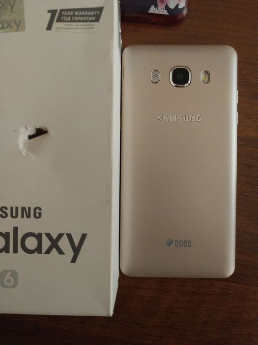 Samsung J 5 tilla rang xolati yaxshi