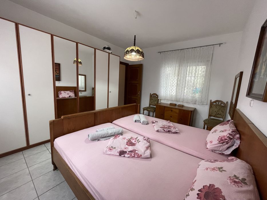 Просторна къща под наем в Гърция с 6 спални и басейн