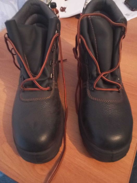 Ботинка новая, шапка норковая, куртка новая