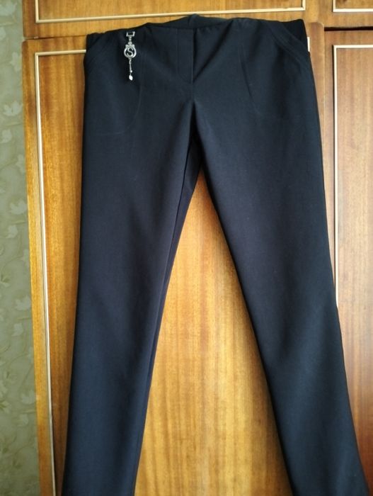 Продам школьную форму ( брюки и юбка)