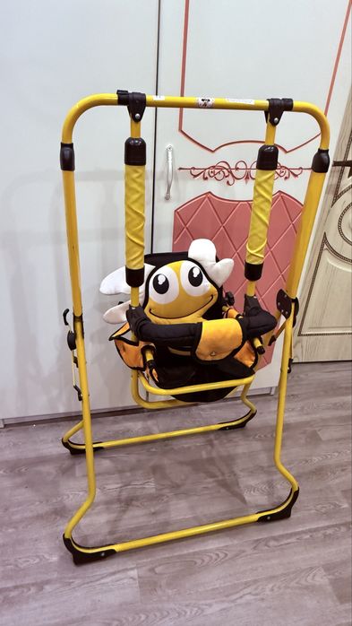 Детская качеля в хорошем состоянии!