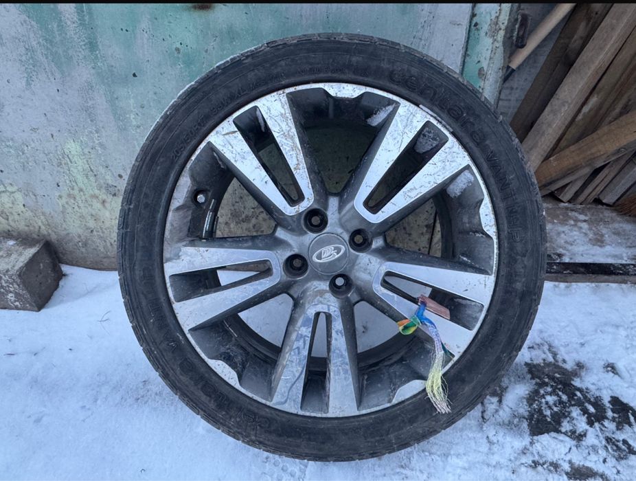 Продам шины в комплекте на Веста