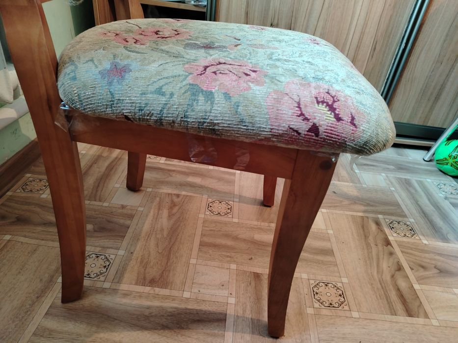 Продам стулья 10 штук.