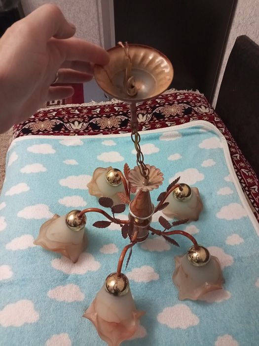 Продам 2 рабочие люстры