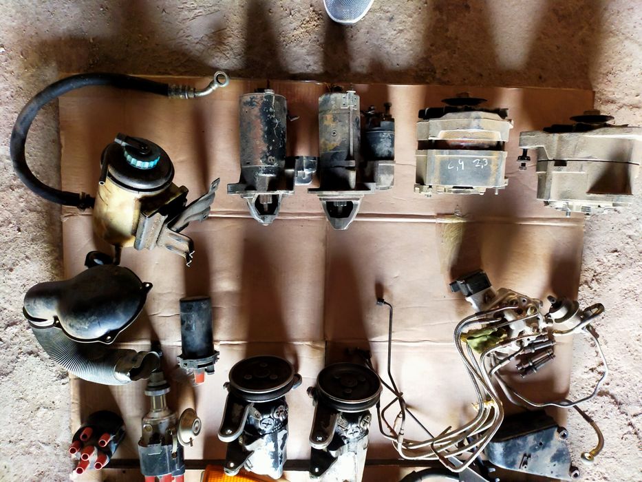 Запчасти на Ауди 2,3  1990г объем в хорошем состоянии цена договорная