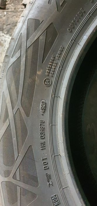 Гуми 4бр 215/65/17  - 1бр  - 85лв