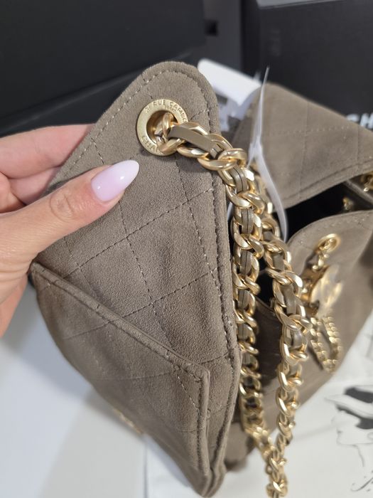 Налична чанта Chanel Hobo 25S велур