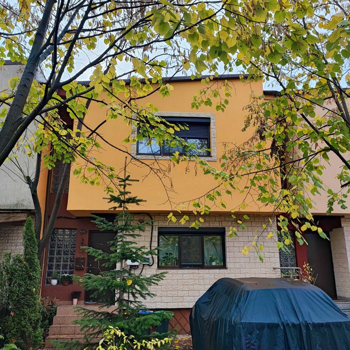 Casa cocheta cu parter, etaj si pod amenajat.