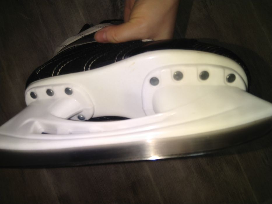 Продам коньки новые