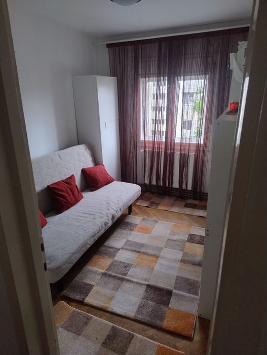 Închiriez ap 4 camere