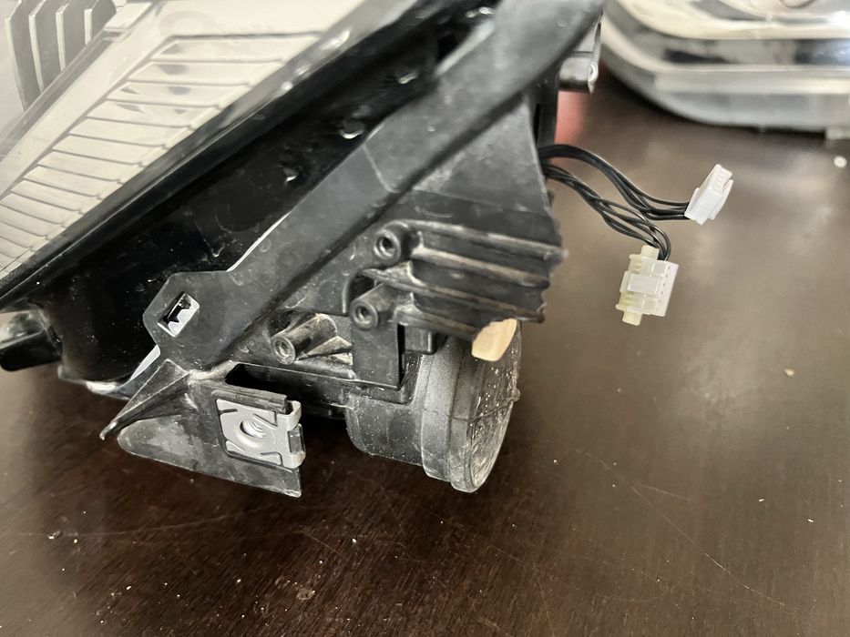 Far stanga full led matrix Vw T Cross