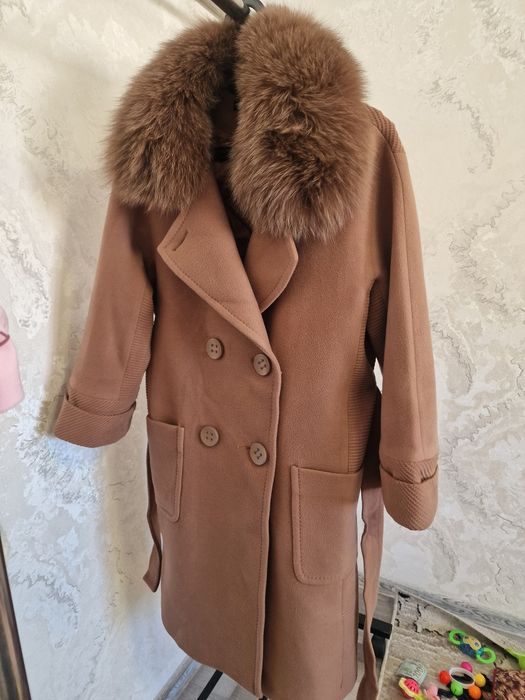 Пальто сатылады  женской