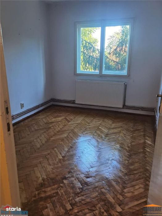 Inchiriez apart. 4 camere-centrala gaz, et.1 in zona Vlaicu