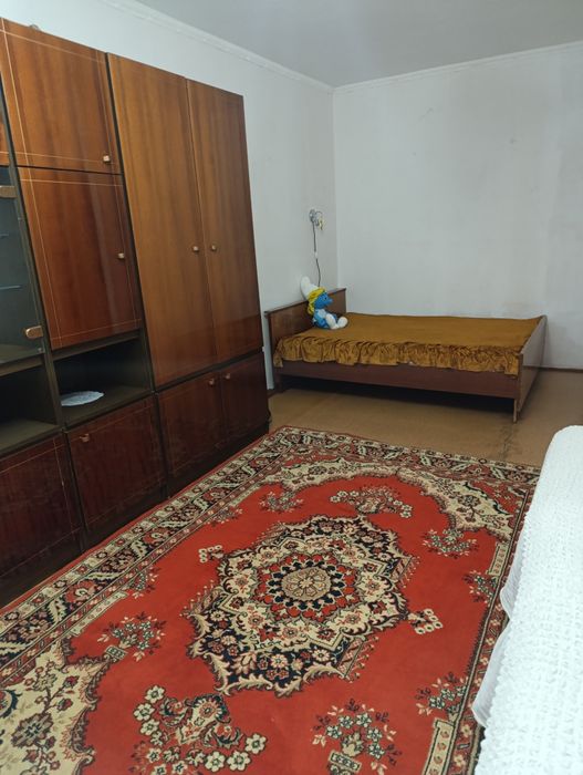 Сдам однокомнатную женщине.