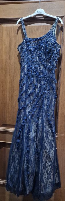 Продам платья разные