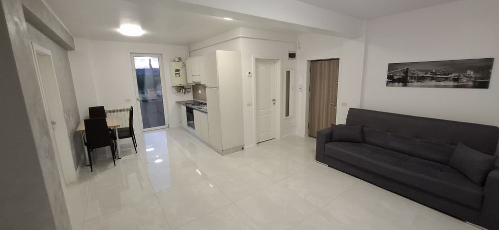 Închiriez apartament 3 camere în Complex Eroilor