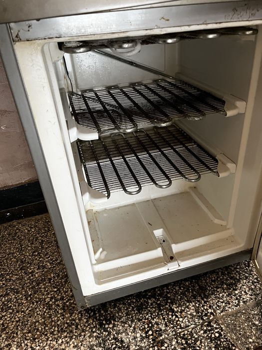 Хладилник с фризер