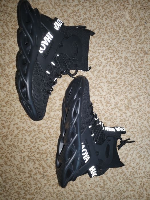 Кроссовки 41 размер новые