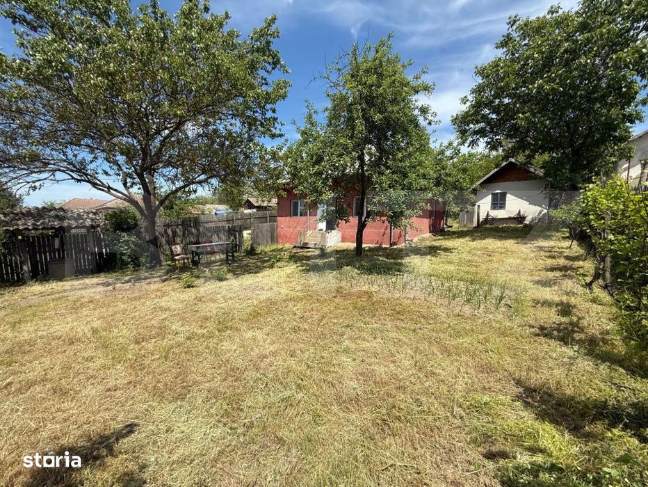 Casa partial renovata, 60 mp, 6000 mp teren, zona Georocu Mare