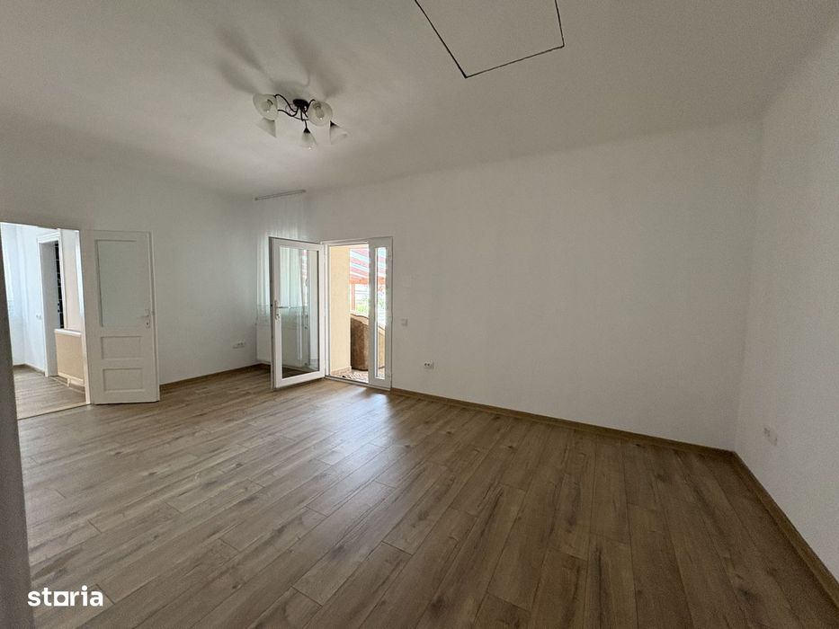 Casa 4 camere ,str Poienitei ,zona Decebal