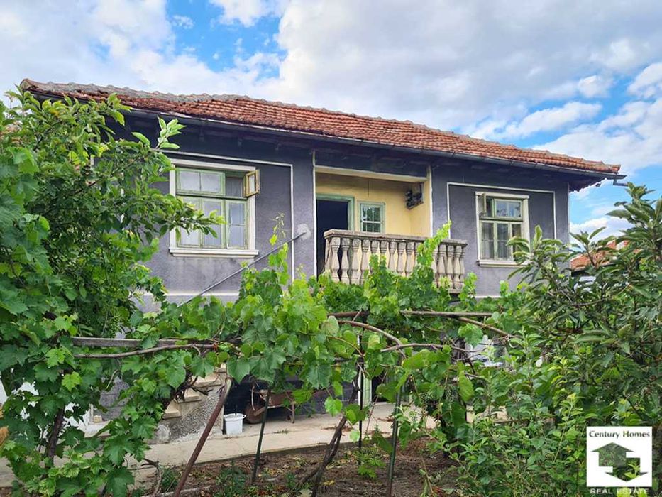 145303 ЕКСКЛУЗИВНО! Просторна къща с гараж в с. Страхилово