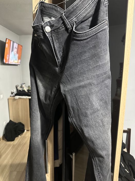 Vand pantaloni barbati