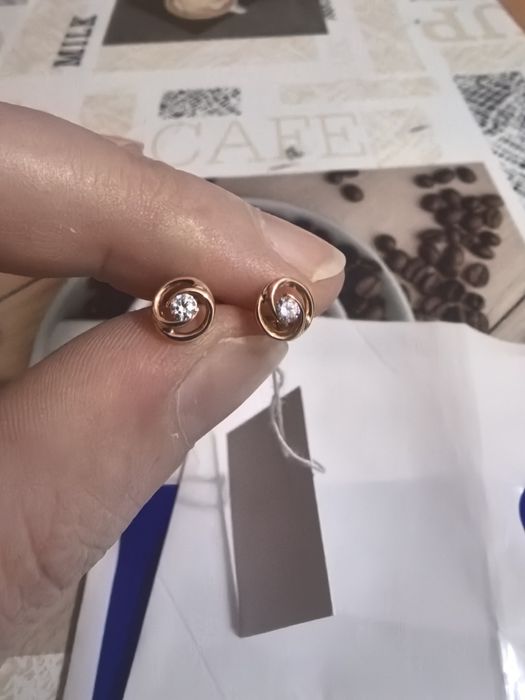 Продам золотые серьги