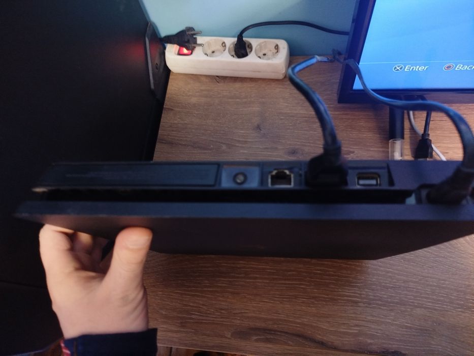 Пълен комплект PS4 Slim + Охладителна стойка + Игри (Перфектен!)